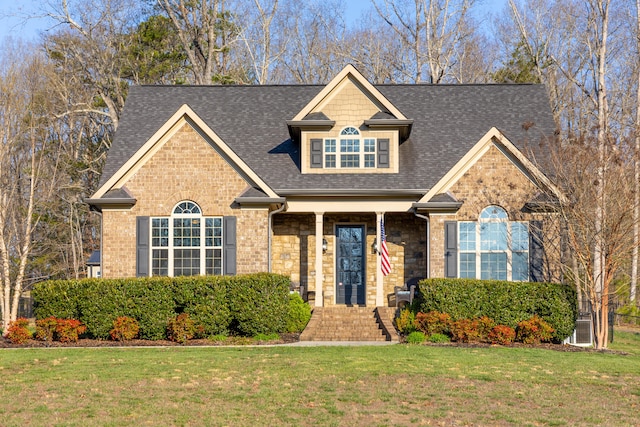 view of front facade with a front yard