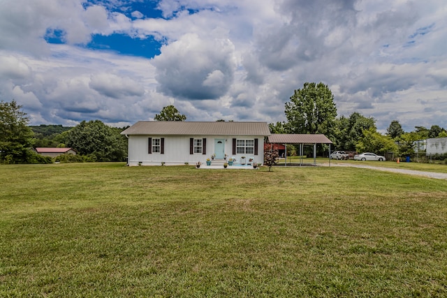 view of front facade featuring a carport and a front lawn