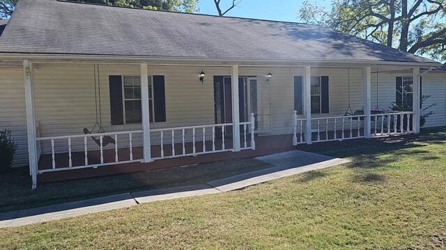 view of front of house featuring a porch and a front yard