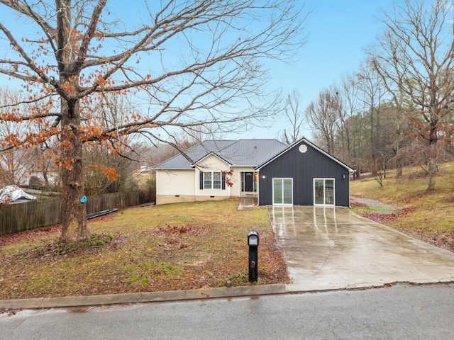 ranch-style house featuring a front yard