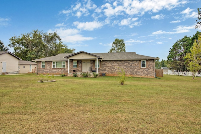 ranch-style house featuring a front yard