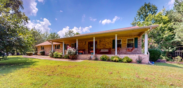 view of front facade featuring covered porch and a front yard