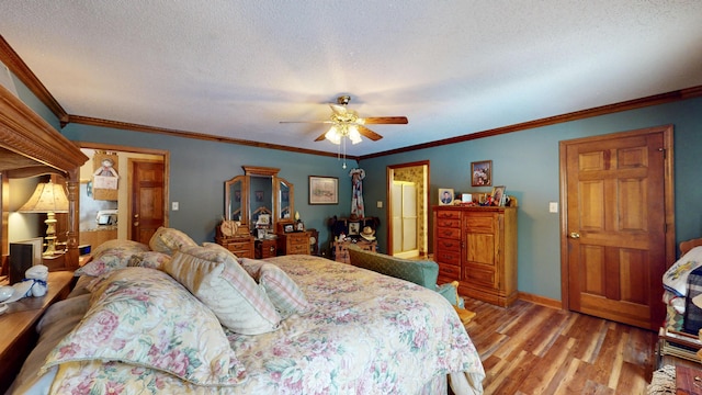 bedroom featuring ceiling fan, light hardwood / wood-style flooring, a textured ceiling, and ornamental molding