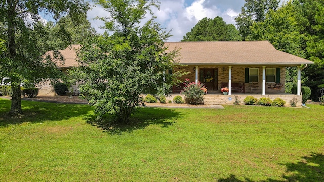 view of front of property featuring covered porch and a front lawn