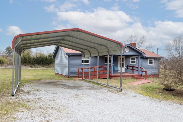 view of front of property with a front lawn, a porch, and a carport