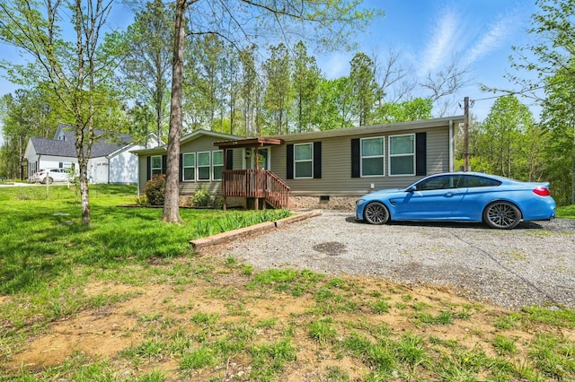 view of front of property with crawl space and a front yard