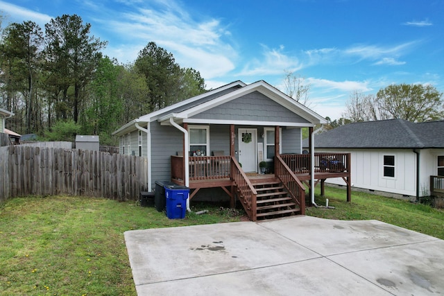 1042 Mccann Dr SE, Cleveland, TN 37311 - view of front of property with a patio, fence, a porch, and a front yard