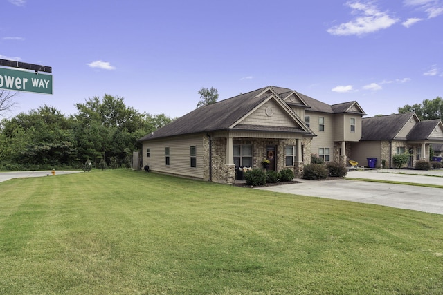 view of front of house with a front lawn