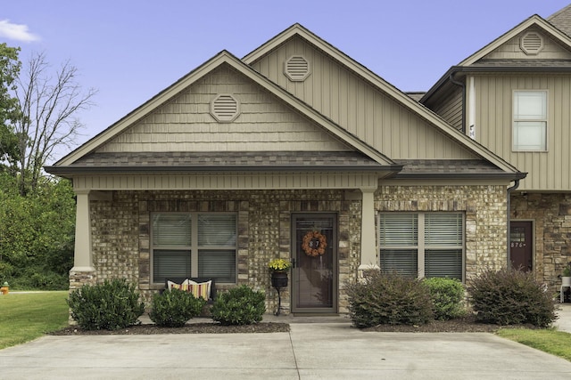 craftsman-style house with a porch