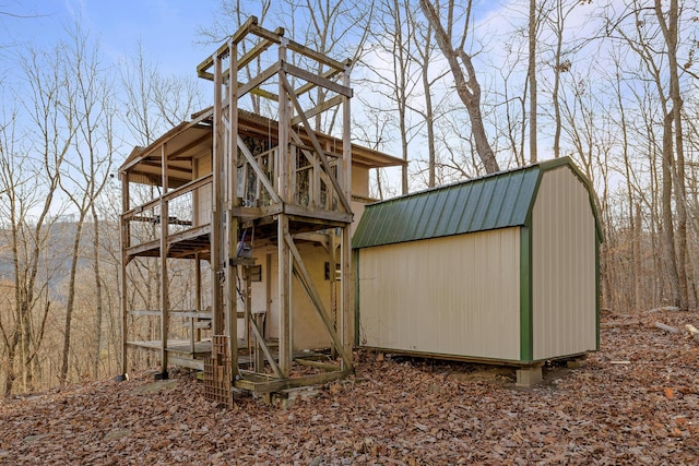 view of outbuilding