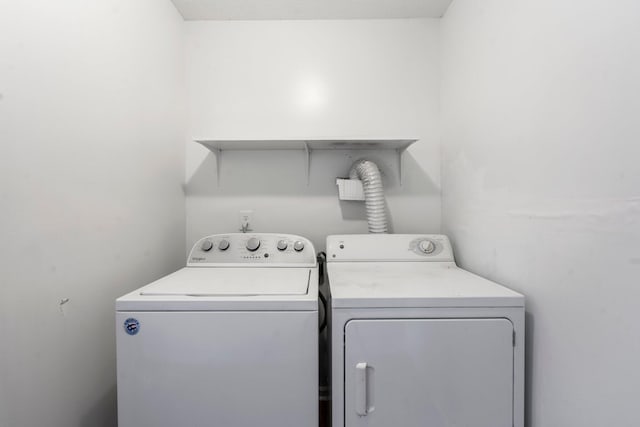 7701 Diamondhead Dr, Ooltewah, TN 37363 - laundry room featuring washing machine and dryer