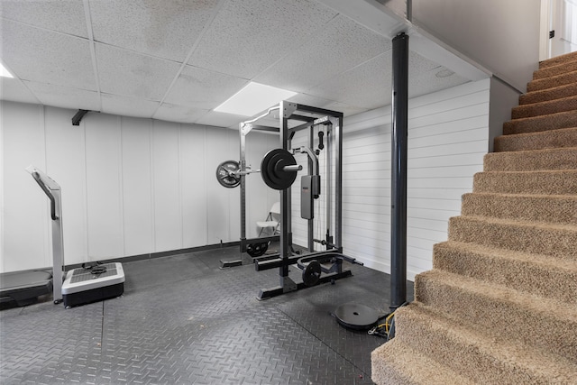 workout room featuring a drop ceiling