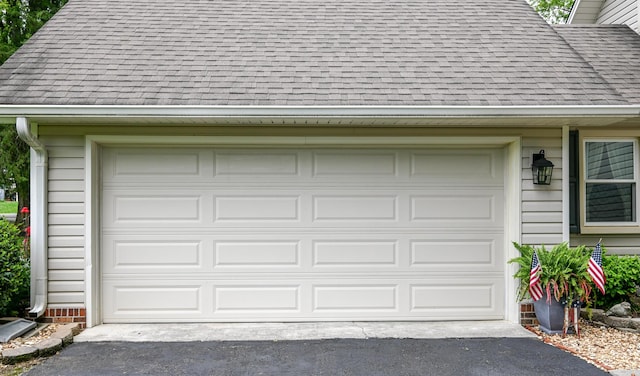 4901 Cindy Cir NW, Cleveland, TN 37312 - garage with asphalt driveway