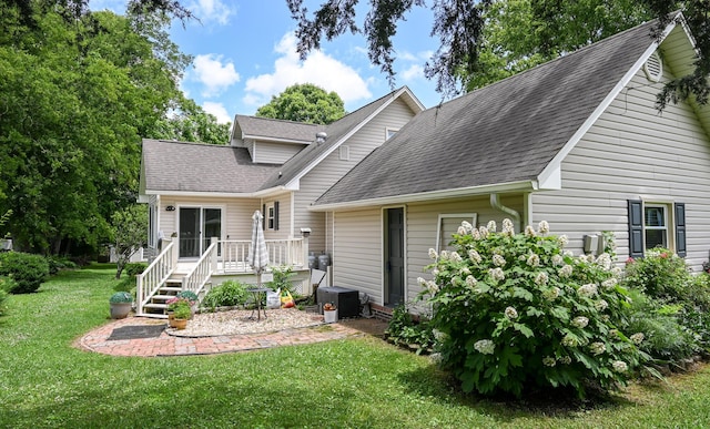 4901 Cindy Cir NW, Cleveland, TN 37312 - view of front facade featuring a front yard, a shingled roof, and a deck