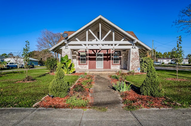 view of front of house featuring a front lawn