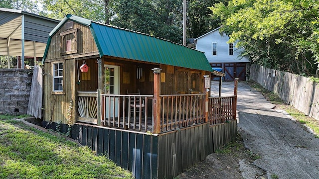 view of outdoor structure featuring a porch