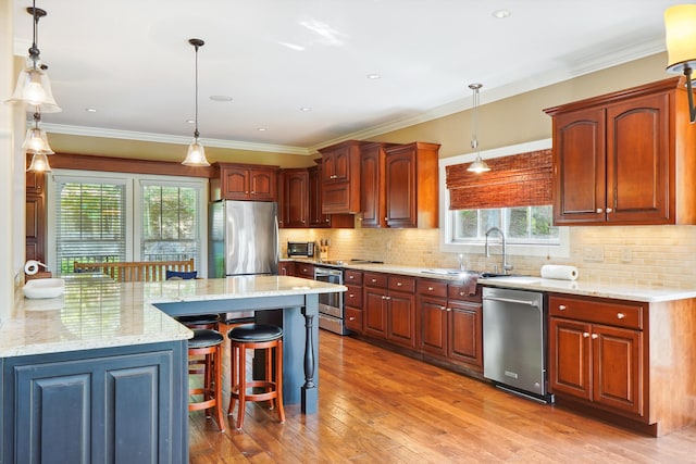 302 Key Cove Rd, Spring City, TN 37381 - kitchen with appliances with stainless steel finishes, a wealth of natural light, a sink, and a kitchen bar