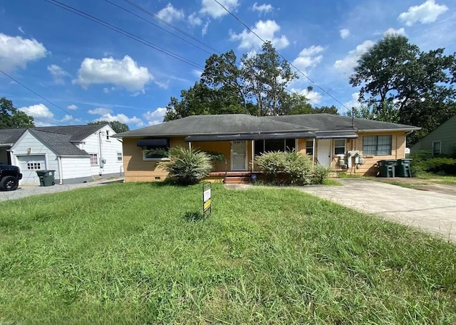 604 N Moore Rd, Chattanooga, TN 37411 - single story home with a front lawn, driveway, crawl space, and a porch