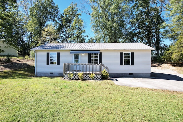 view of front of home featuring a deck and a front lawn