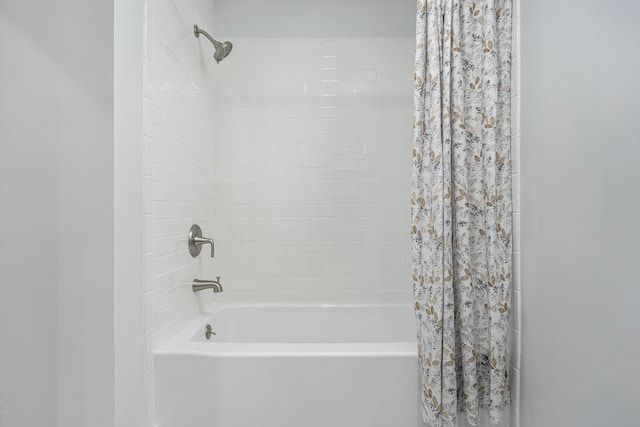 bathroom featuring shower / tub combo