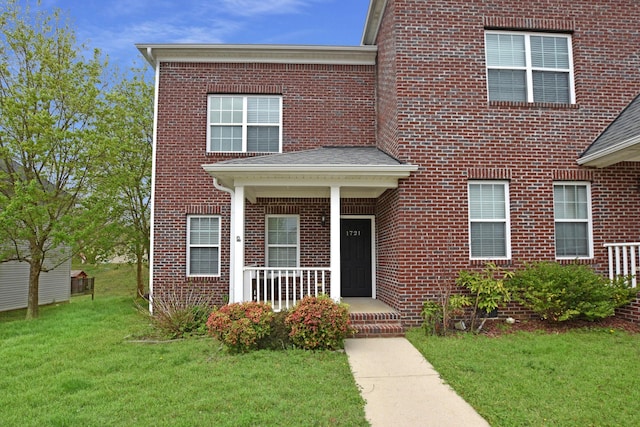 view of front of home featuring a front lawn