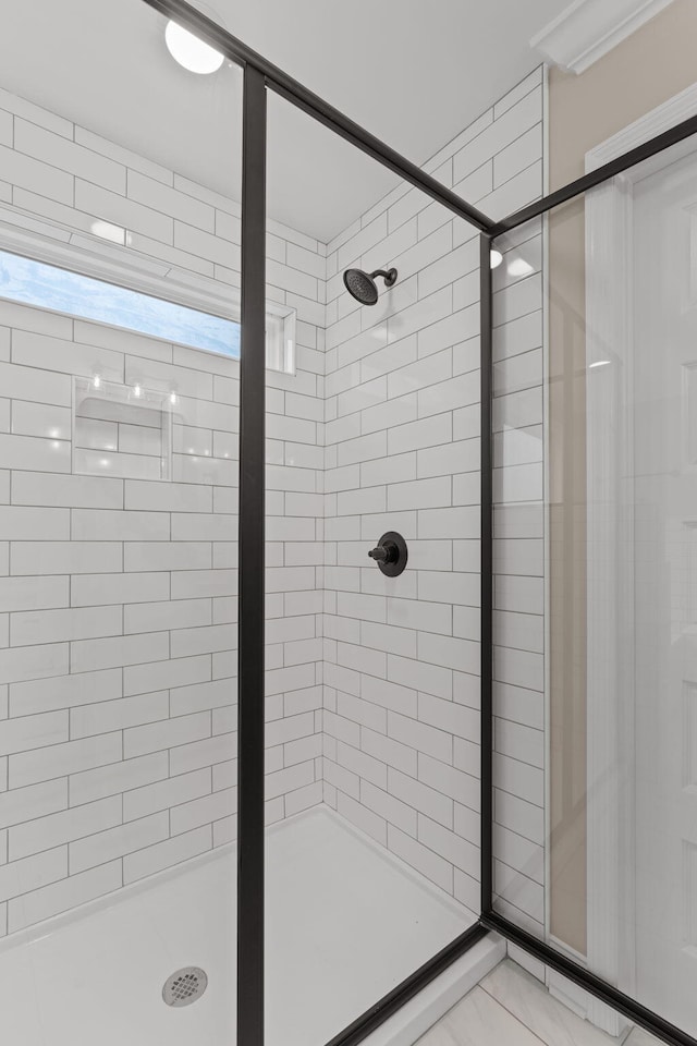 bathroom featuring a tile shower