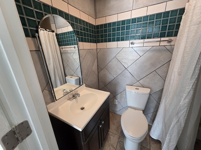 3817 Kirkland Ave, Chattanooga, TN 37410 - full bath with tile walls, vanity, and tile patterned flooring