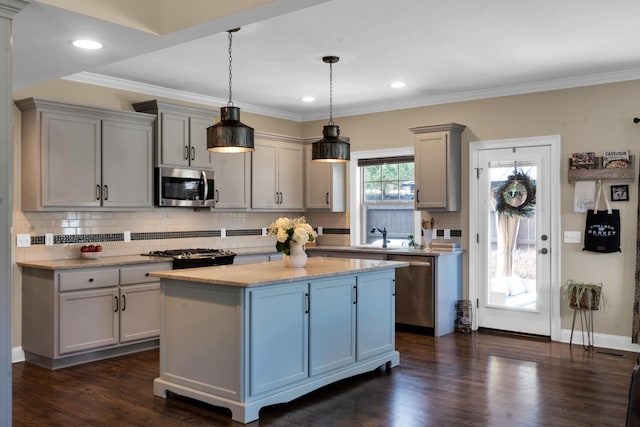 kitchen featuring gray cabinetry, a kitchen island, dark wood-type flooring, decorative backsplash, and appliances with stainless steel finishes