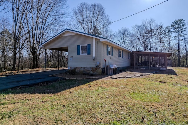 view of side of property with a lawn