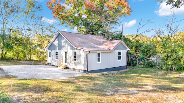 exterior space with a yard