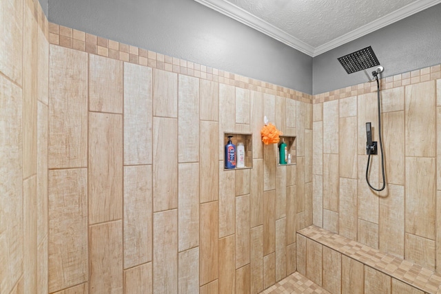 393 Friendship Ln, Delano, TN 37325 - bathroom featuring a tile shower, a textured ceiling, and crown molding