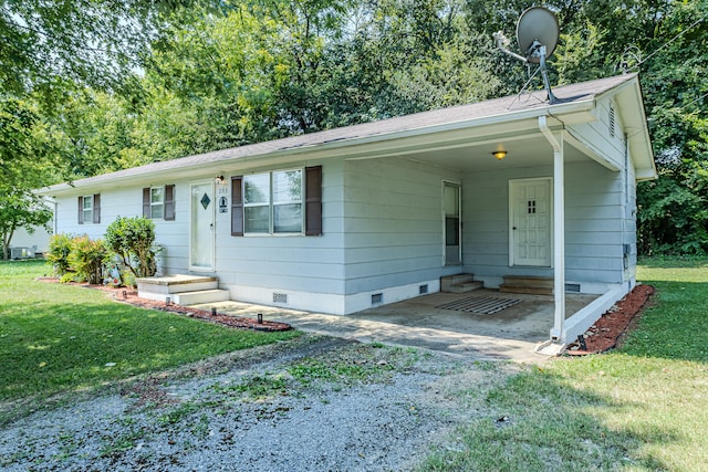 single story home featuring a front yard