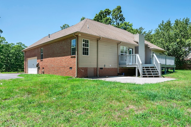 1031 Laurel Hill Dr, Dickson, TN 37055 - back of property featuring crawl space, a wooden deck, a lawn, a garage, and driveway