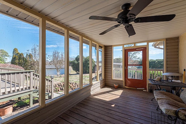 sunroom / solarium with a ceiling fan