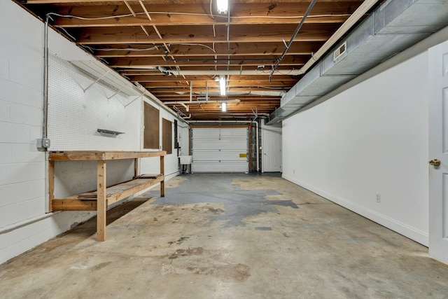 1454 Benjamin Cir NW, Cleveland, TN 37312 - garage featuring a sink