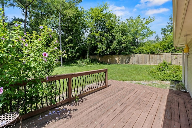 7510 Hewitt Ln, Chattanooga, TN 37421 - deck with a fenced backyard
