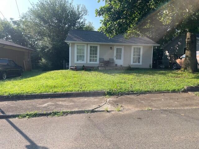 745 Church St SE, Cleveland, TN 37311 - view of front facade featuring a front yard