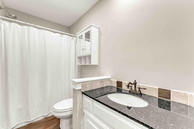 1732 Brookwood Dr NE, Cleveland, TN 37323 - bathroom featuring vanity, toilet, a shower with curtain, and wood finished floors
