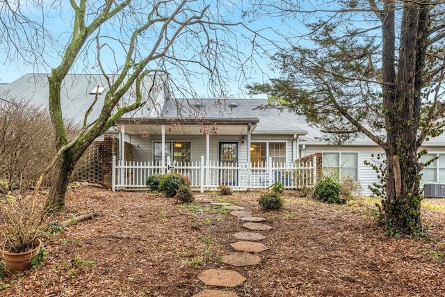 view of front of property with an attached garage and covered porch