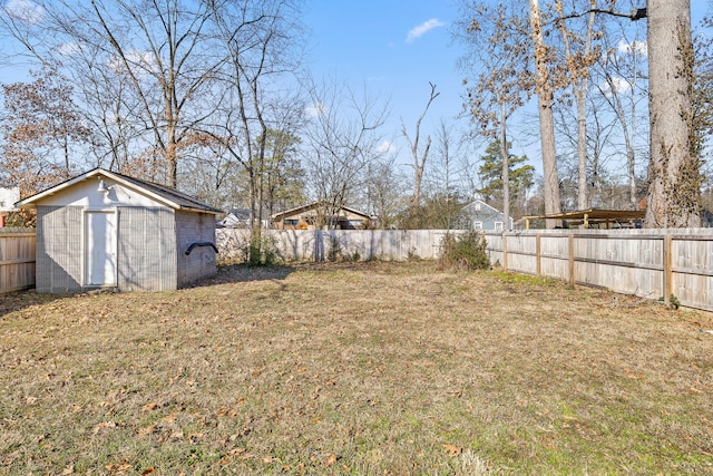 view of yard with a shed