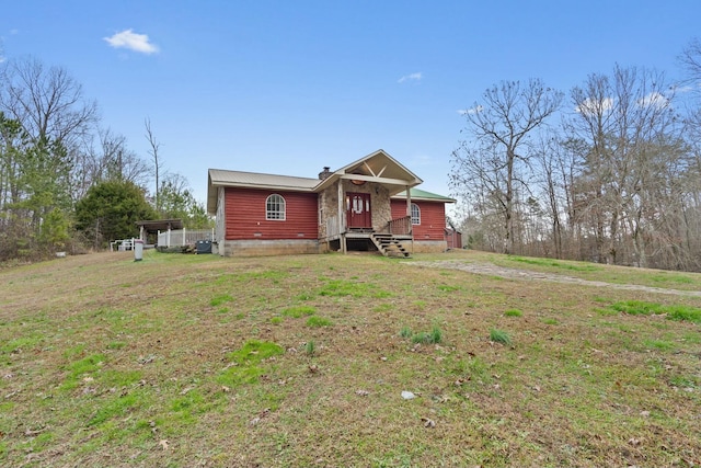 view of front of home featuring a front yard