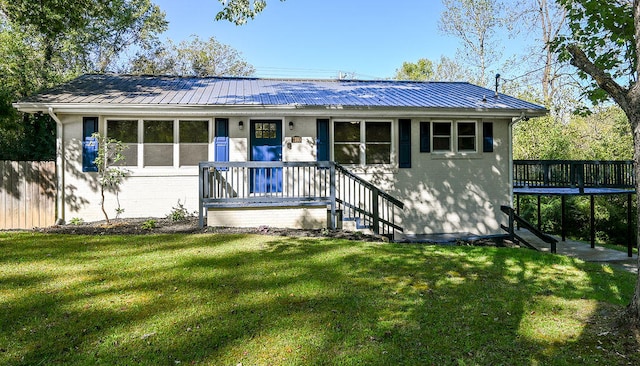 view of front facade featuring a front yard