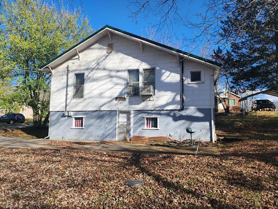 324 N Indiana Ave, Etowah, TN 37331 - photo 2