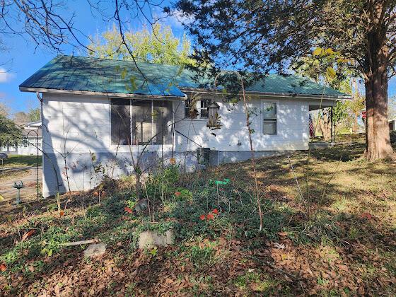 324 N Indiana Ave, Etowah, TN 37331 - photo 3