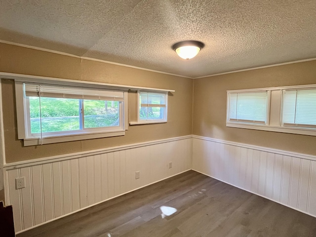 201 S Facy St, Rockwood, TN 37854 - unfurnished room featuring a textured ceiling, dark wood finished floors, and wainscoting