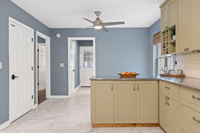 kitchen with decorative backsplash, cream cabinets, kitchen peninsula, and ceiling fan