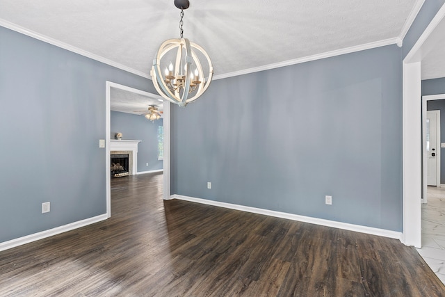 unfurnished room featuring a textured ceiling, ornamental molding, dark hardwood / wood-style floors, and an inviting chandelier