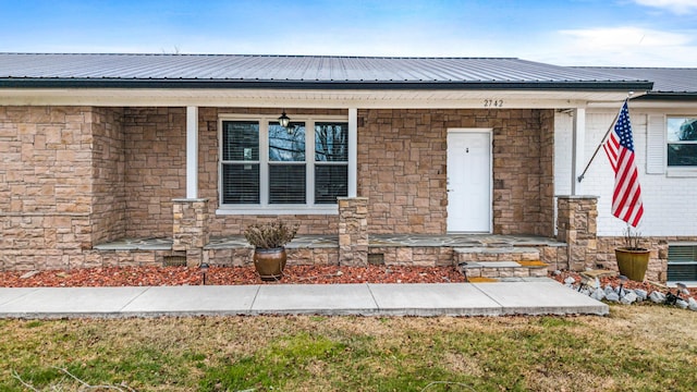 doorway to property featuring covered porch