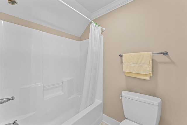 925 Wildcat Run Dr, Loudon, TN 37774 - bathroom with toilet, shower / tub combo, baseboards, lofted ceiling, and crown molding
