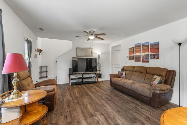 115 Belle Way, Athens, TN 37303 - living area with wood finished floors and ceiling fan